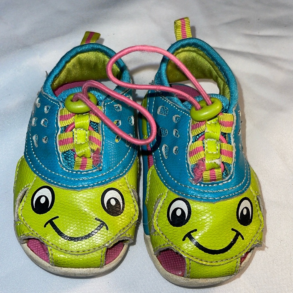 Zoologans frog shoes size 6